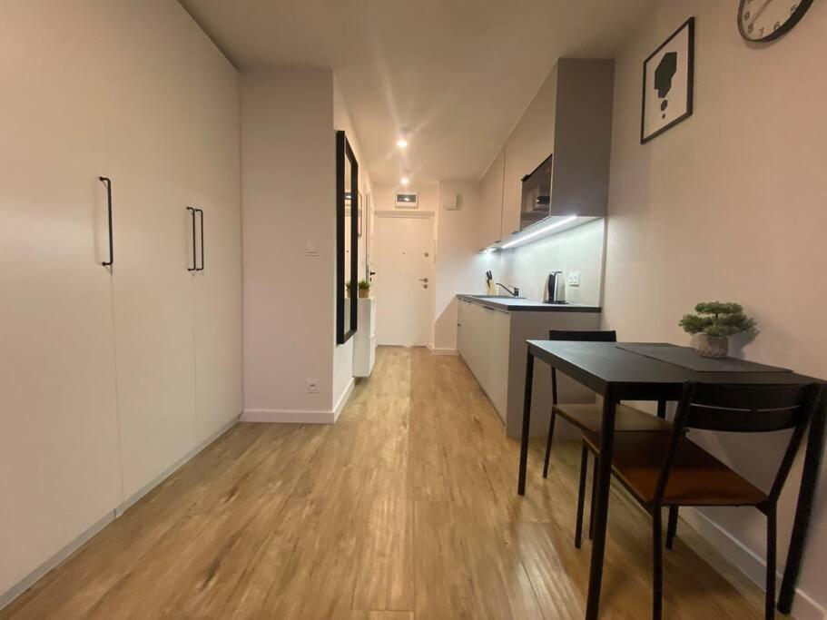 New Apartment With Magnificent View 바르샤바 외부 사진