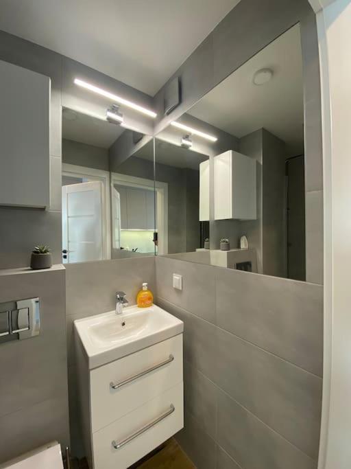 New Apartment With Magnificent View 바르샤바 외부 사진